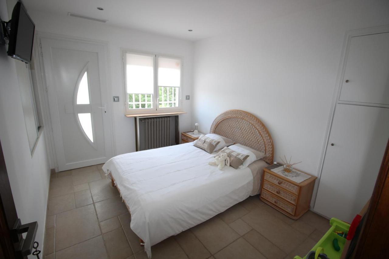 Villa Jalna Chambre, Suites Et Appartement Roquefort-les-Pins Exteriör bild
