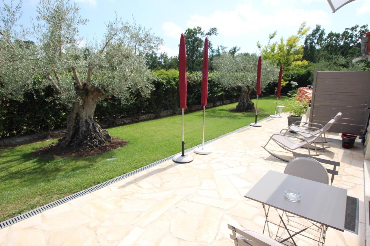 Villa Jalna Chambre, Suites Et Appartement Roquefort-les-Pins Exteriör bild