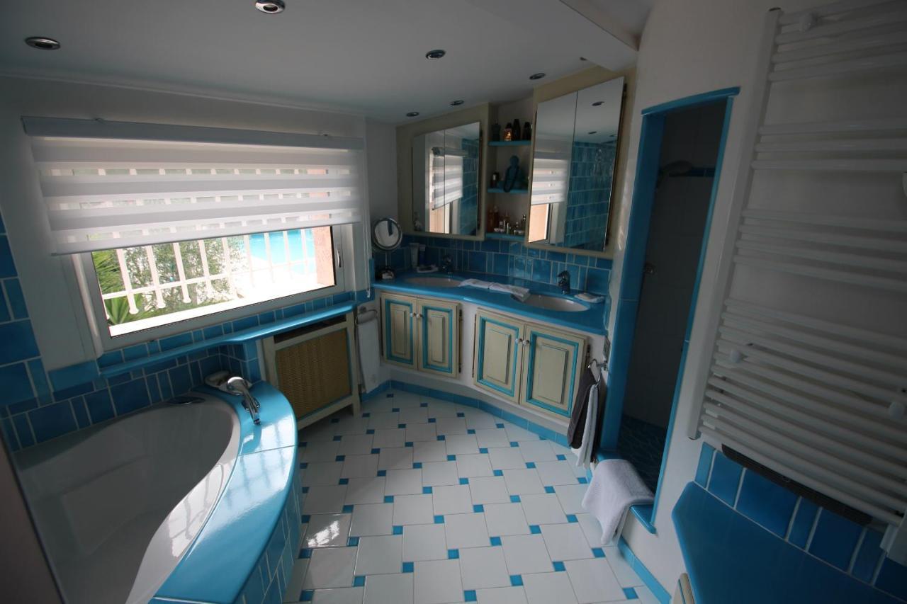 Villa Jalna Chambre, Suites Et Appartement Roquefort-les-Pins Exteriör bild